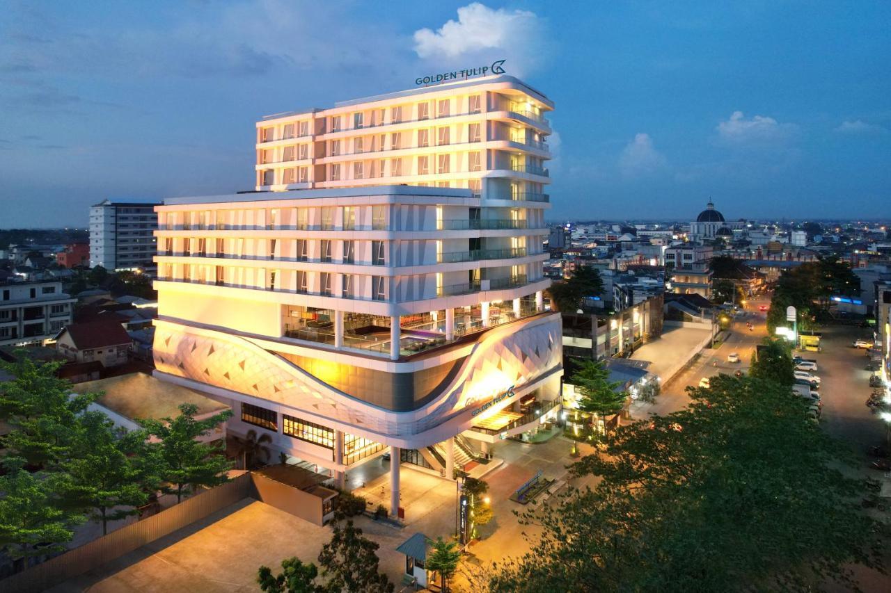 Golden Tulip Pontianak Hotel Exterior photo